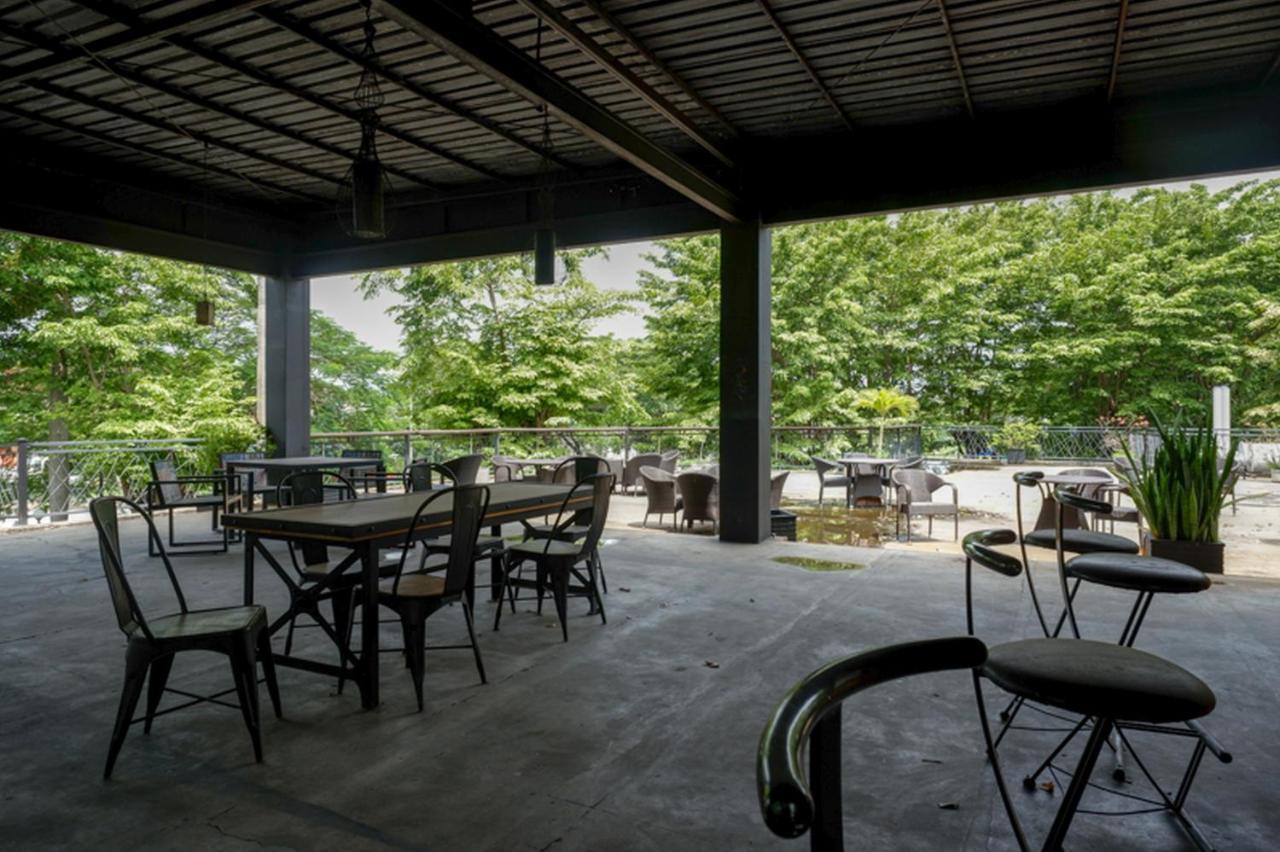 Hotel New Puri Garden Bandara Semarang Exterior photo
