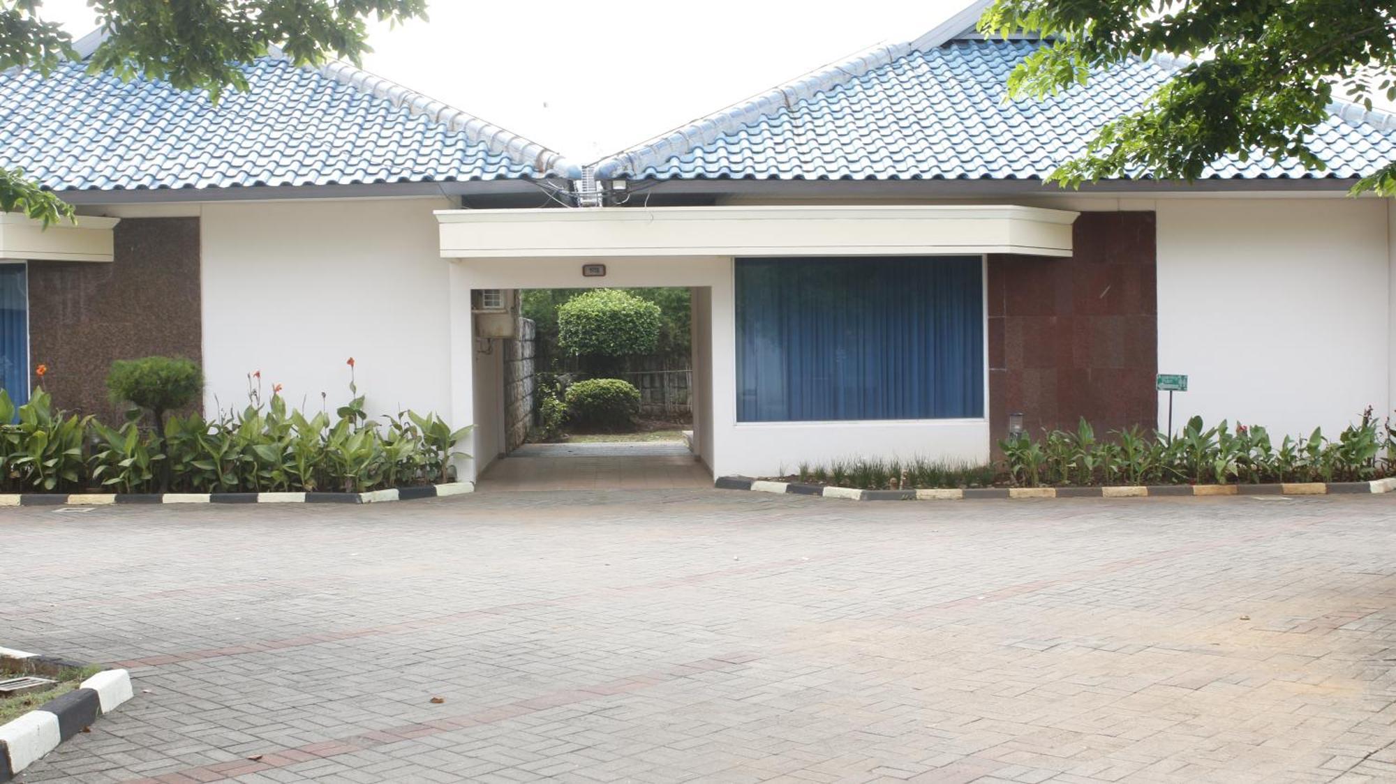 Hotel New Puri Garden Bandara Semarang Exterior photo