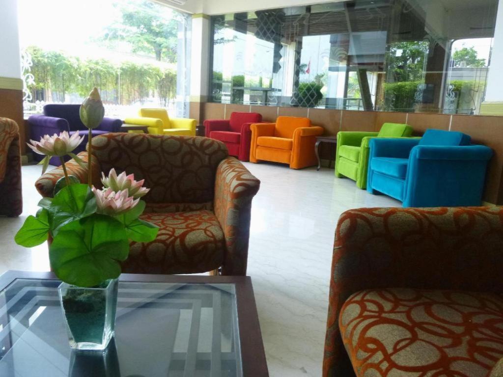 Hotel New Puri Garden Bandara Semarang Exterior photo